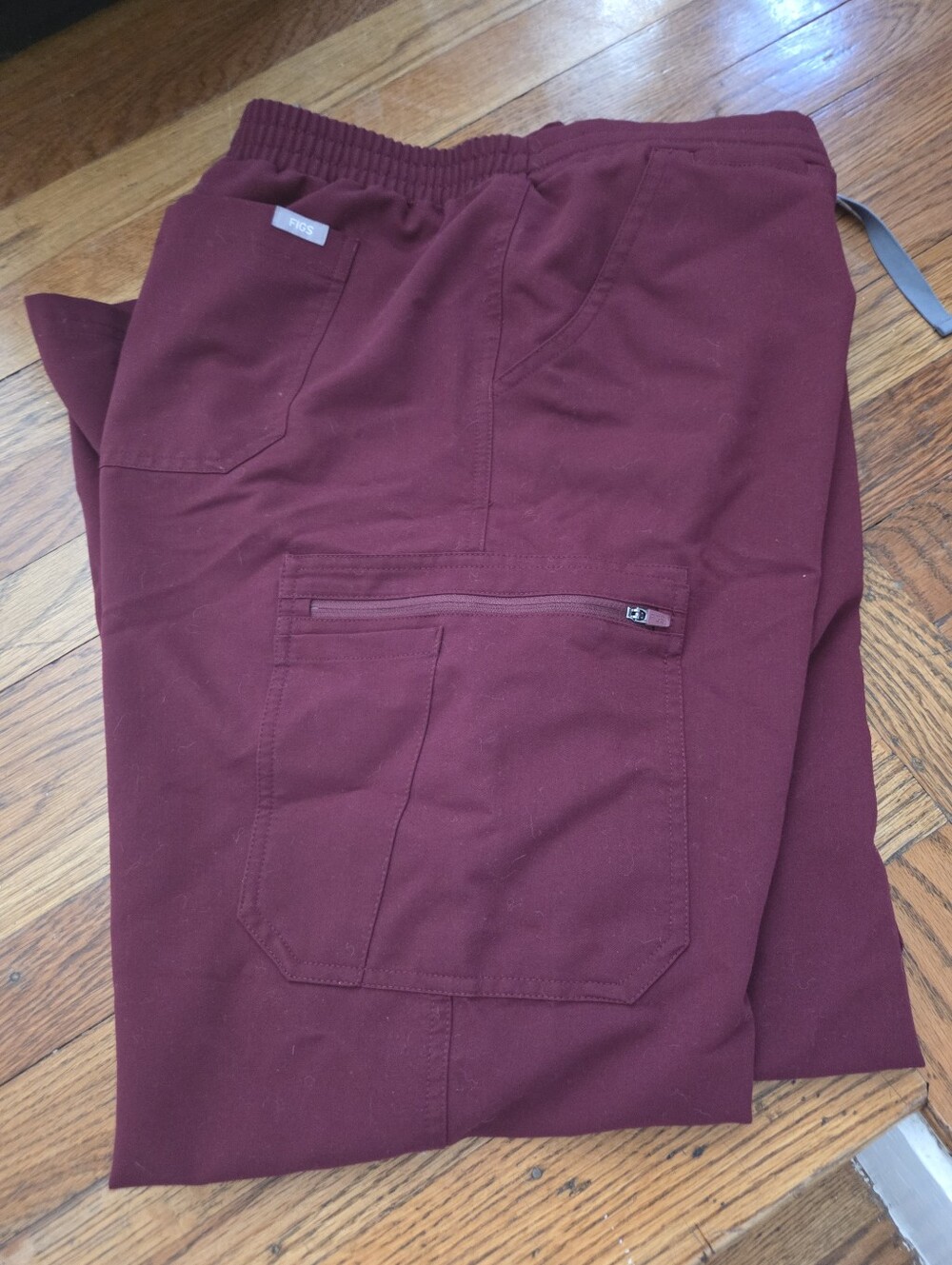 Figs Scrubs 8 Pocket Cargo Pants - Ankle Split seam